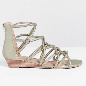 [8W] Criss-Cross Wedge Sandal